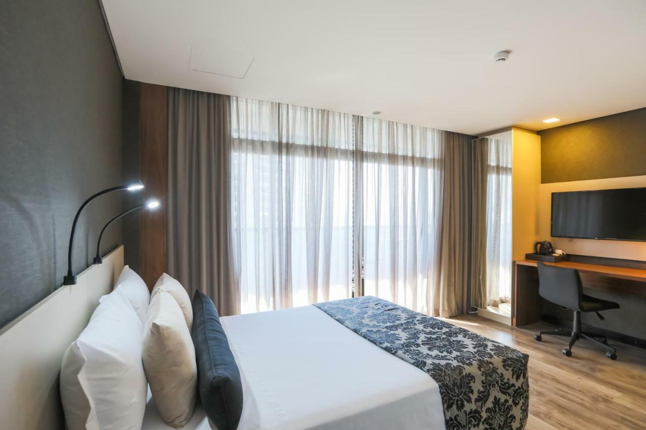 Ramada Hotel & Suites オザスコ エクステリア 写真