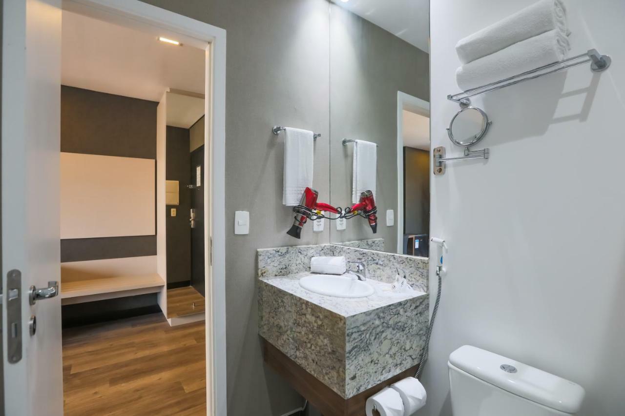 Ramada Hotel & Suites オザスコ エクステリア 写真