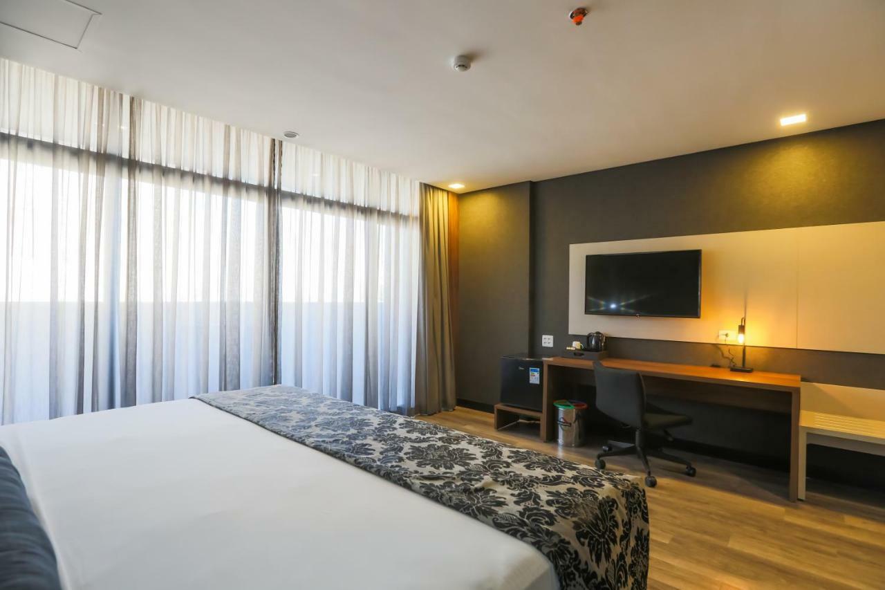 Ramada Hotel & Suites オザスコ エクステリア 写真