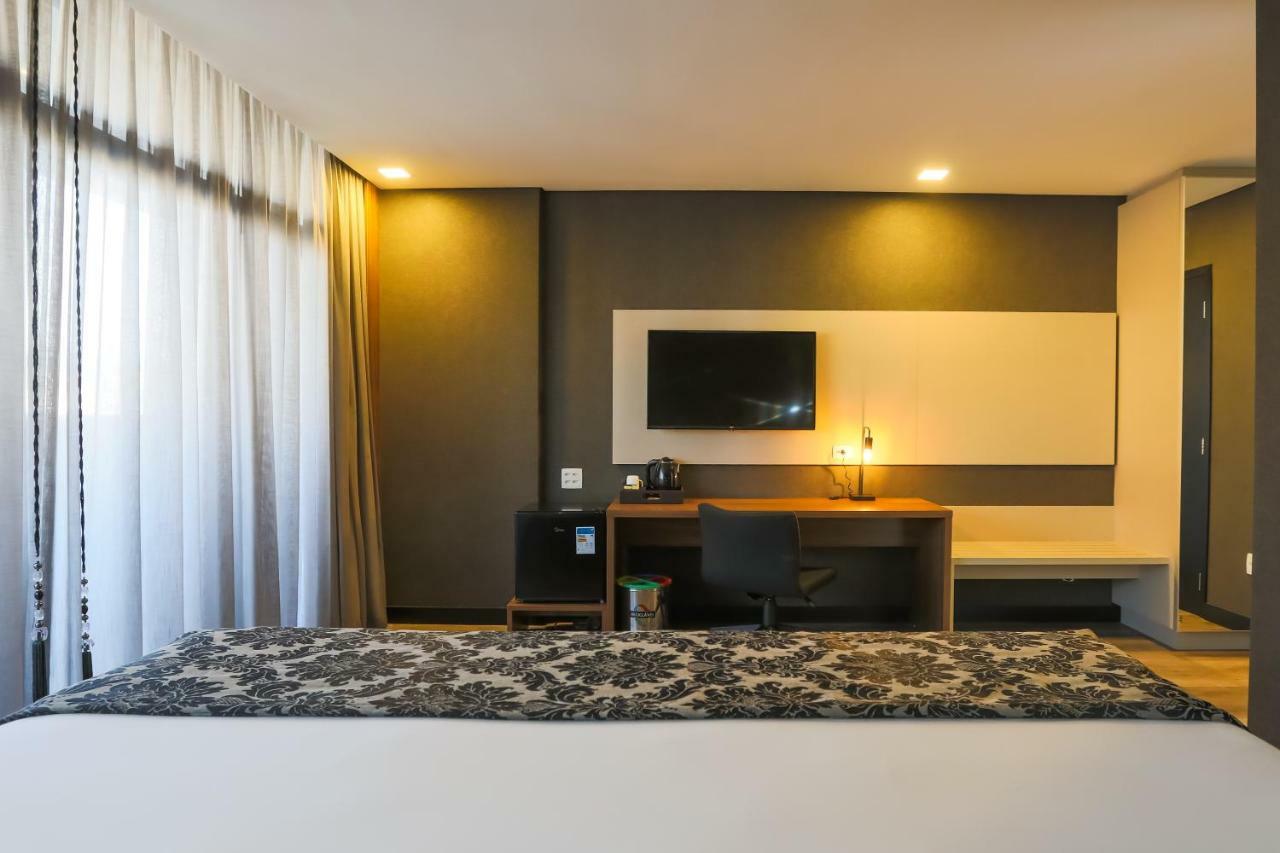 Ramada Hotel & Suites オザスコ エクステリア 写真
