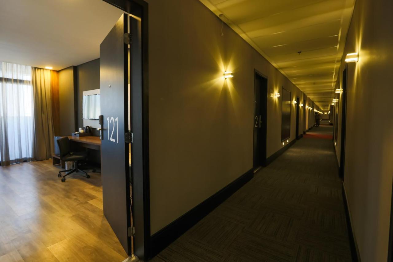 Ramada Hotel & Suites オザスコ エクステリア 写真