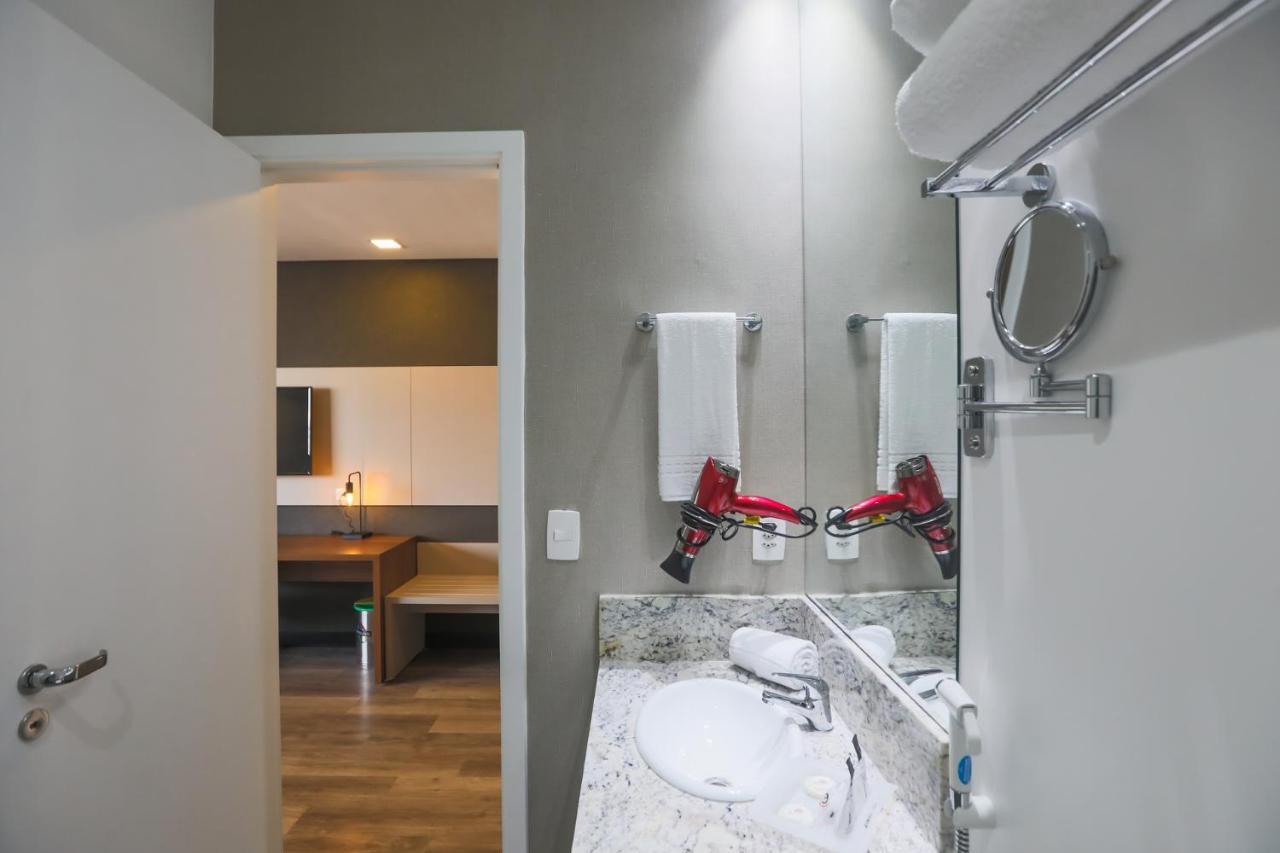 Ramada Hotel & Suites オザスコ エクステリア 写真